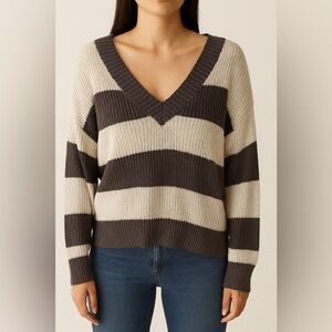 American Eagle Striped V-Neck Sweater Women’s Medium Black Beige Knit Pullover